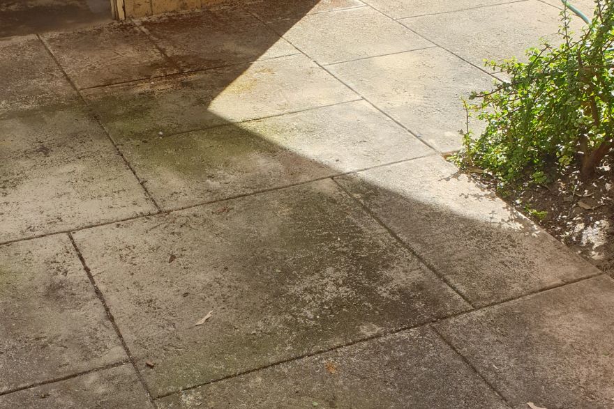 Before and after cleaning on liquid limestone: before