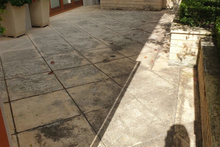 Before and after cleaning on liquid limestone: before
