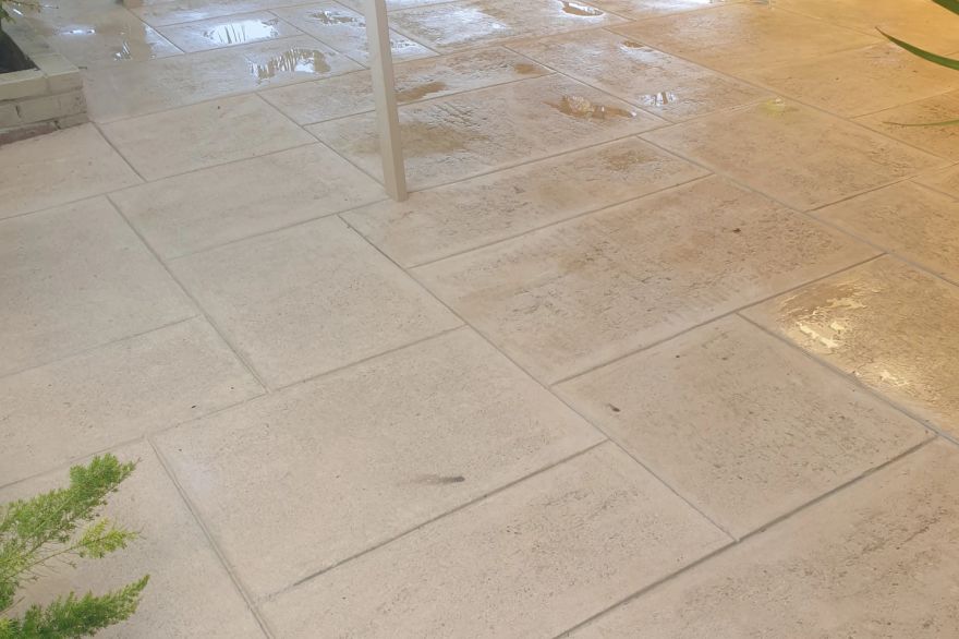 Before and after cleaning on liquid limestone: after