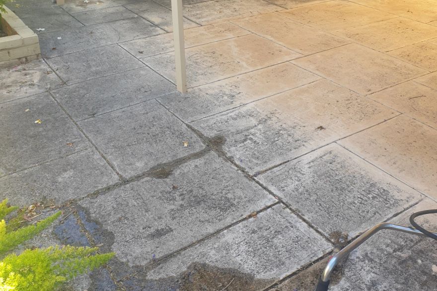 Before and after cleaning on liquid limestone: before