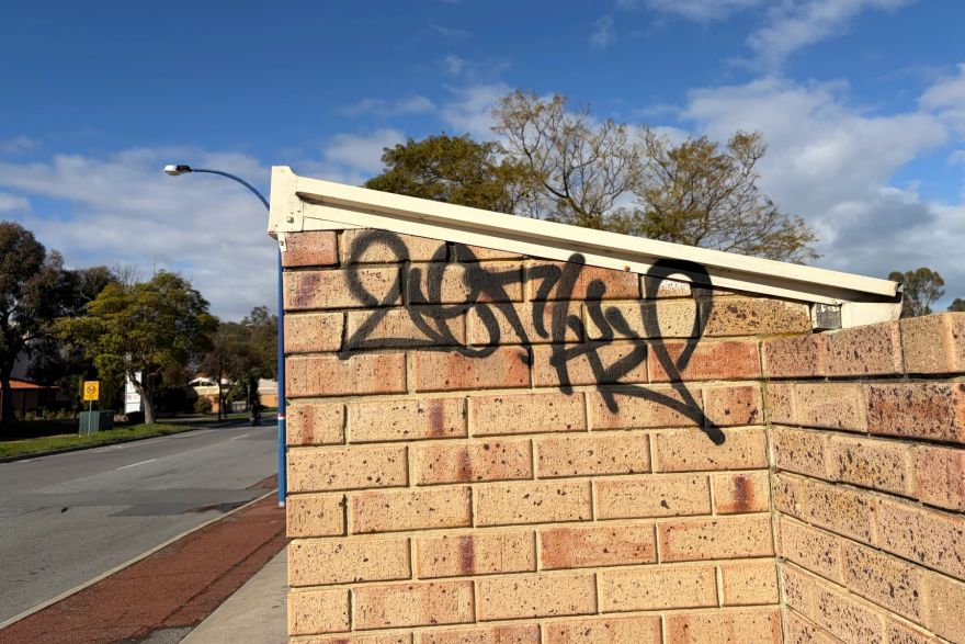 Before and after graffiti: before