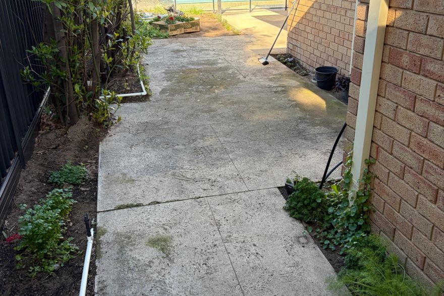Before and after cleaning on liquid limestone: before