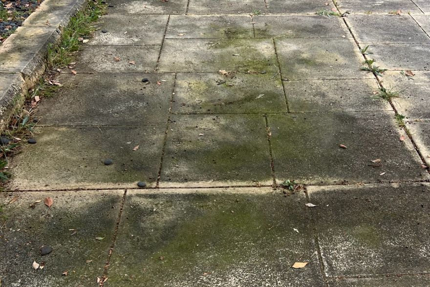 Before and after cleaning on liquid limestone: before
