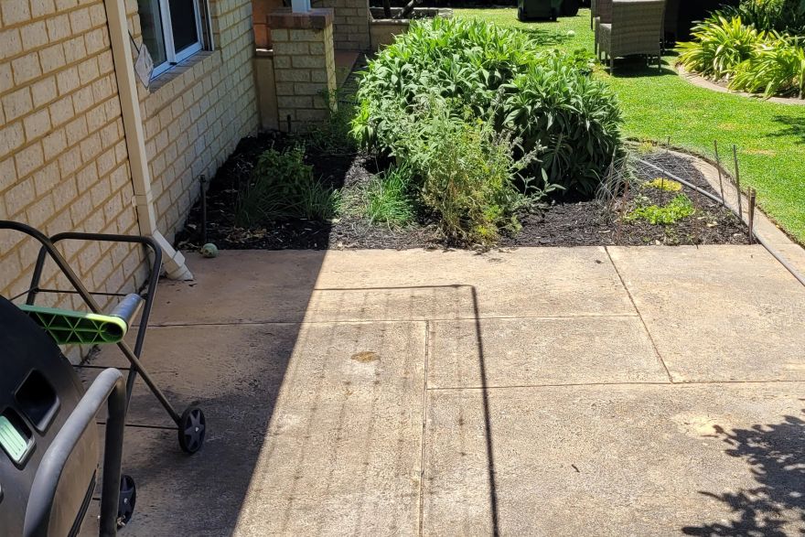 Before and after cleaning on liquid limestone: before