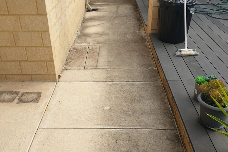 Before and after cleaning on liquid limestone: before