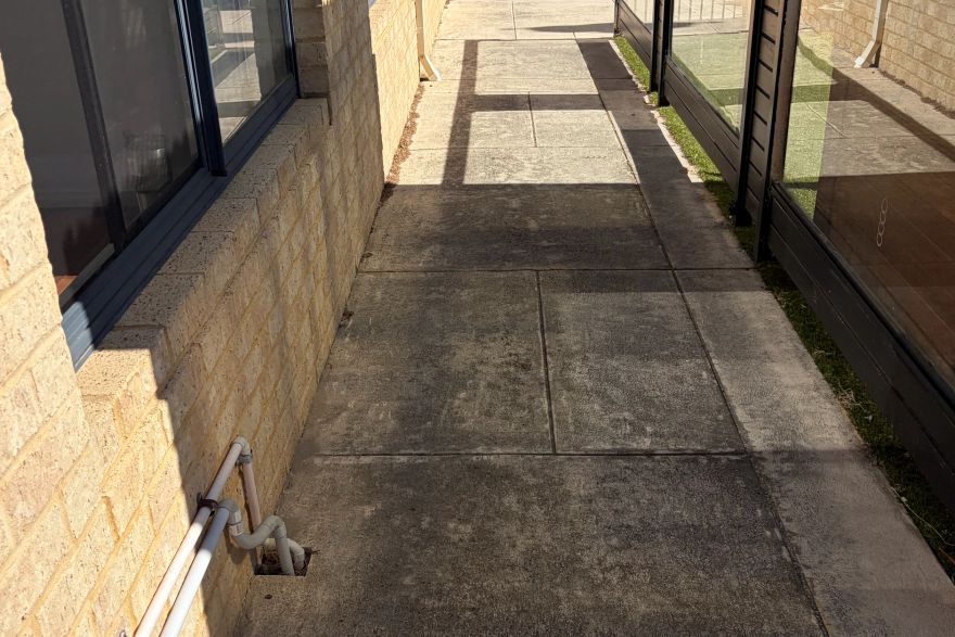 Before and after cleaning on liquid limestone: before