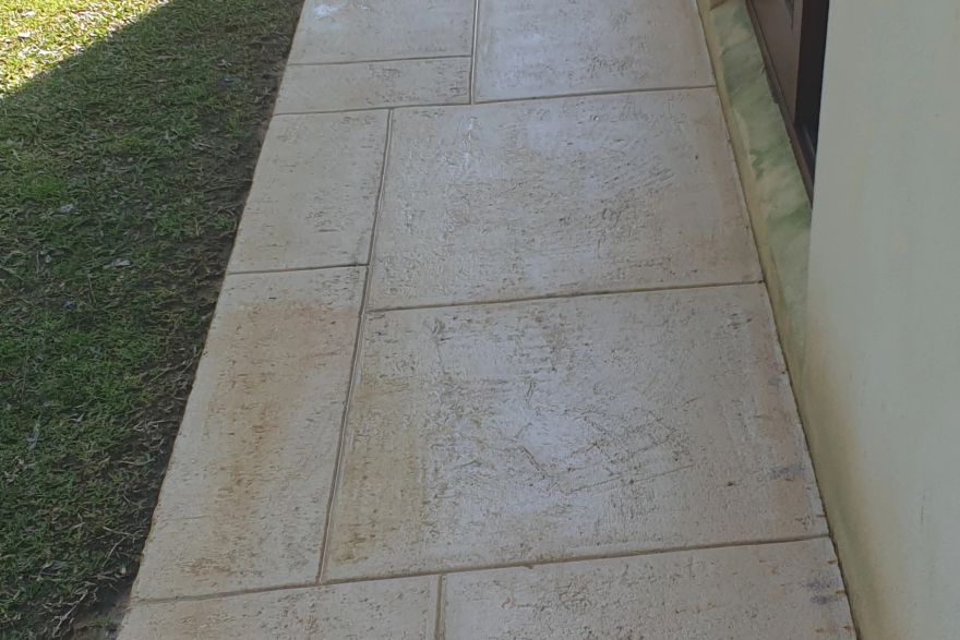 Before and after cleaning on liquid limestone: after