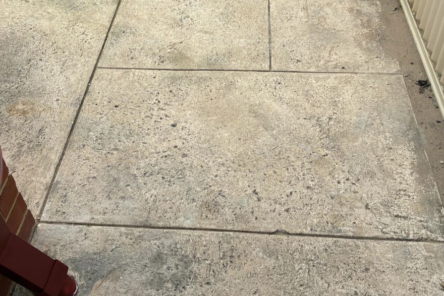 Before and after cleaning on liquid limestone: before