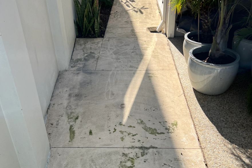 Before and after cleaning on liquid limestone: before