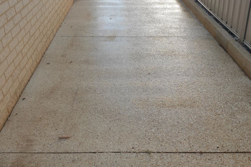 Before and after cleaning on concrete exposed aggregate · Path: after