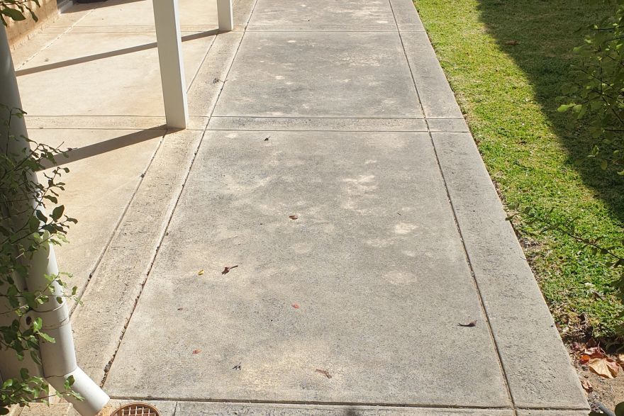 Before and after cleaning on liquid limestone: before