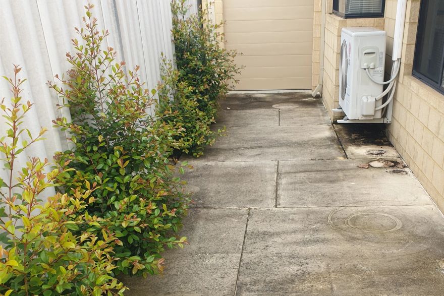 Before and after cleaning on liquid limestone: before