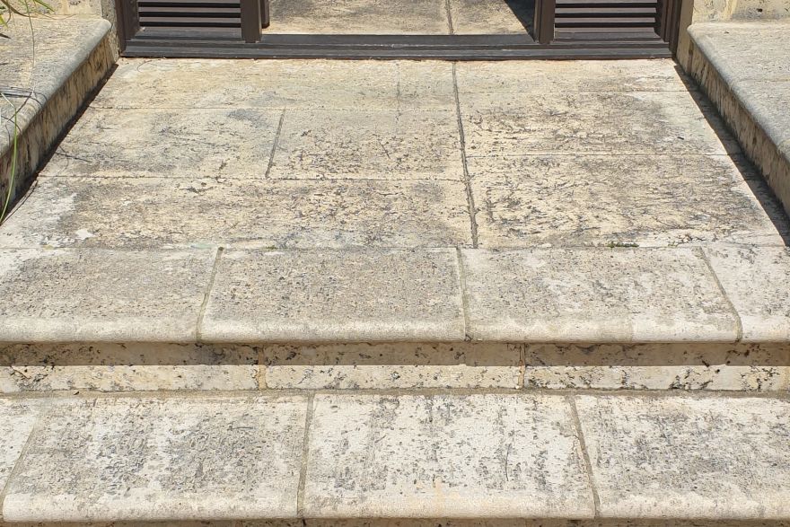 Before and after cleaning on liquid limestone: before