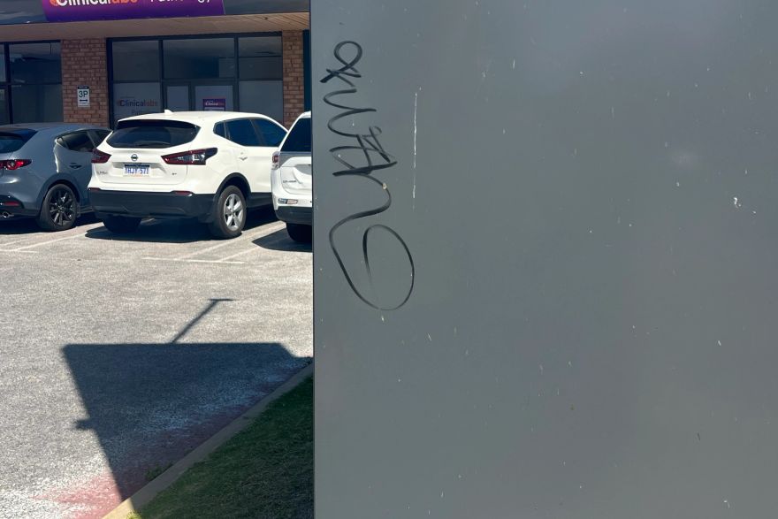 Before and after graffiti: before