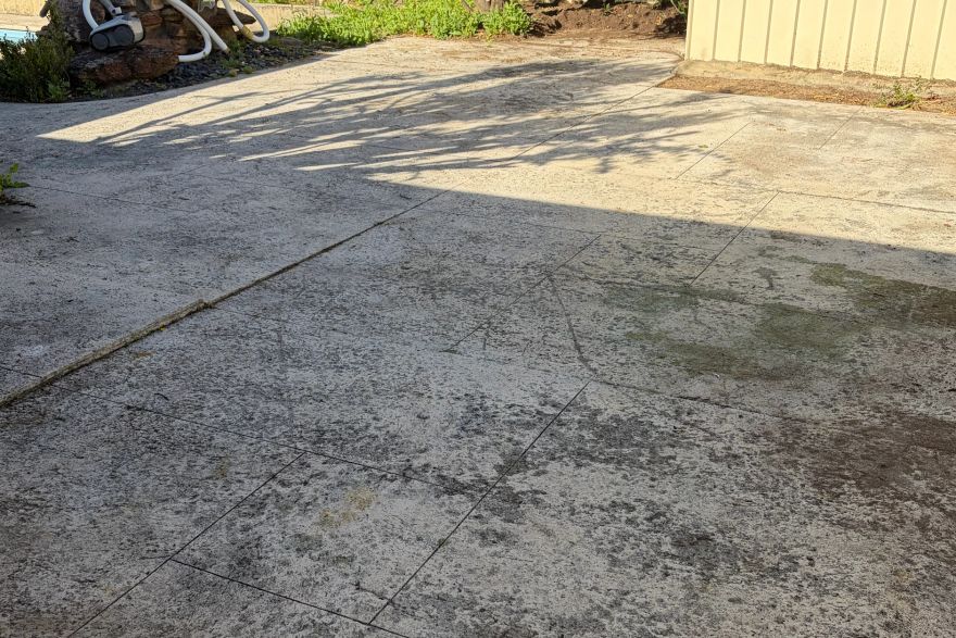 Before and after cleaning on liquid limestone: before