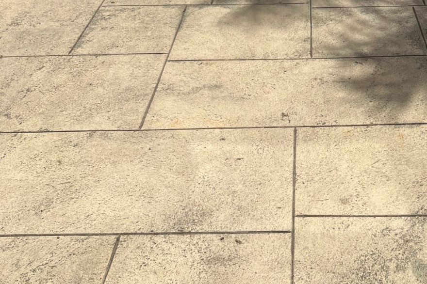Before and after cleaning on liquid limestone · Patio / alfresco: before