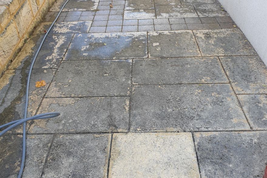 Before and after cleaning on liquid limestone: before