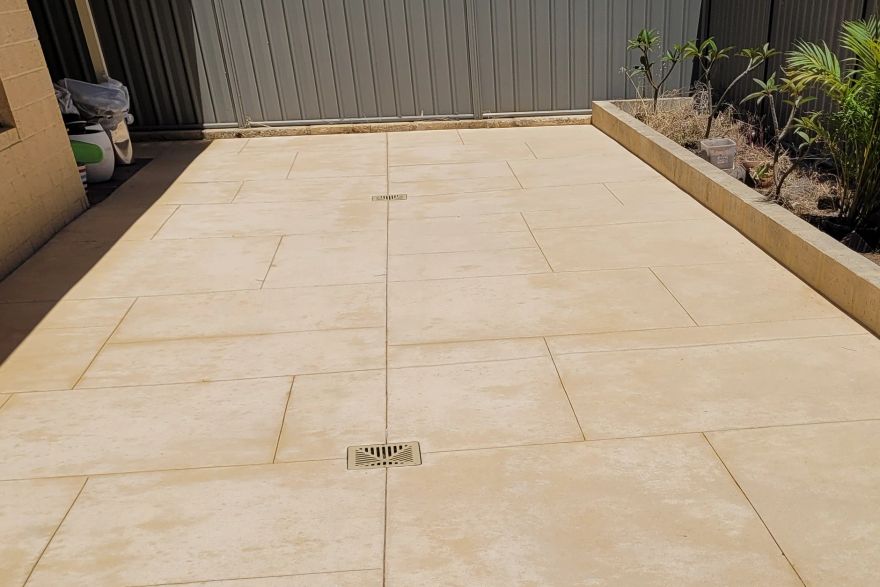 Before and after cleaning on liquid limestone: after