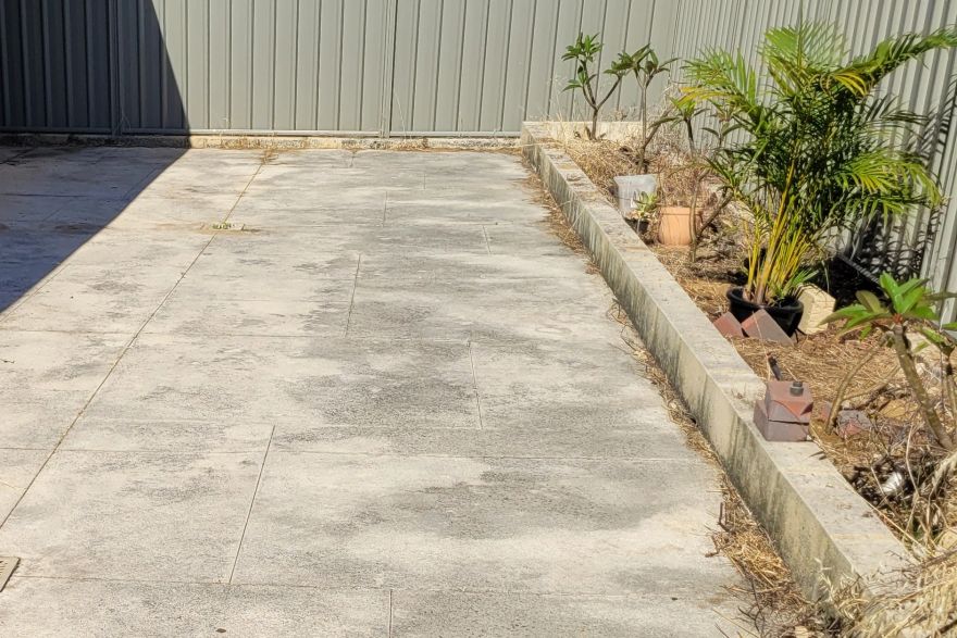 Before and after cleaning on liquid limestone: before