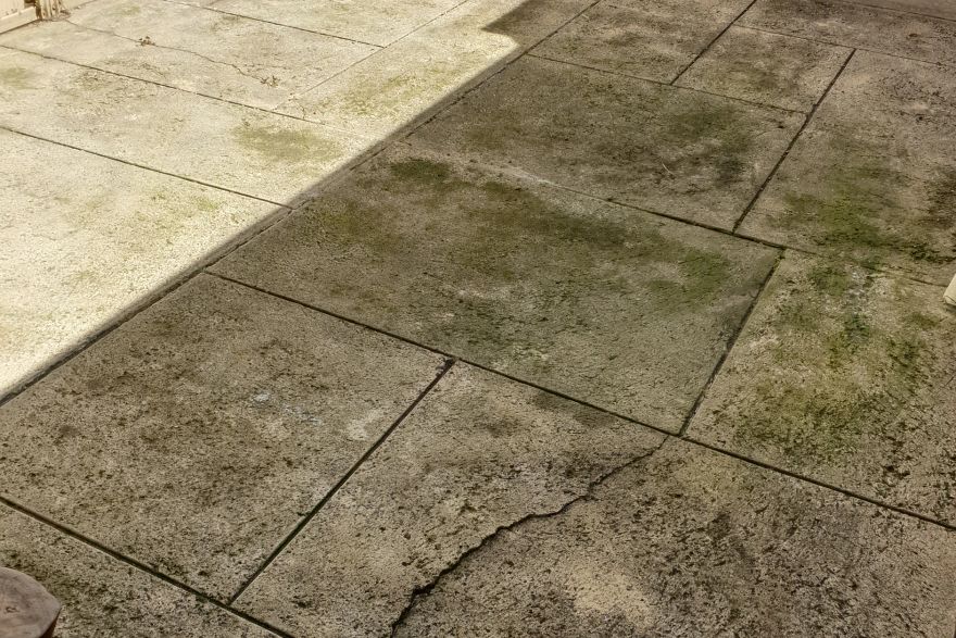 Before and after cleaning on liquid limestone · Patio / alfresco: before