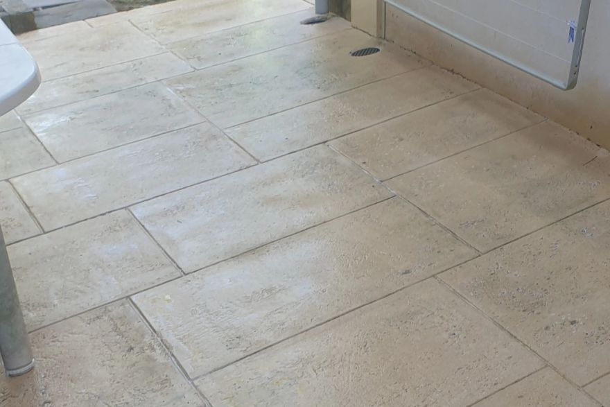 Before and after cleaning on liquid limestone: after