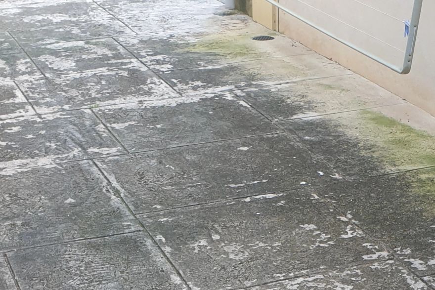 Before and after cleaning on liquid limestone: before