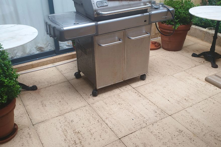 Before and after cleaning on liquid limestone: after