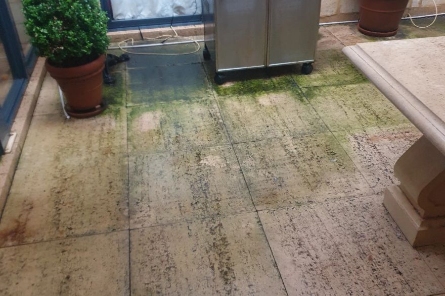 Before and after cleaning on liquid limestone: before