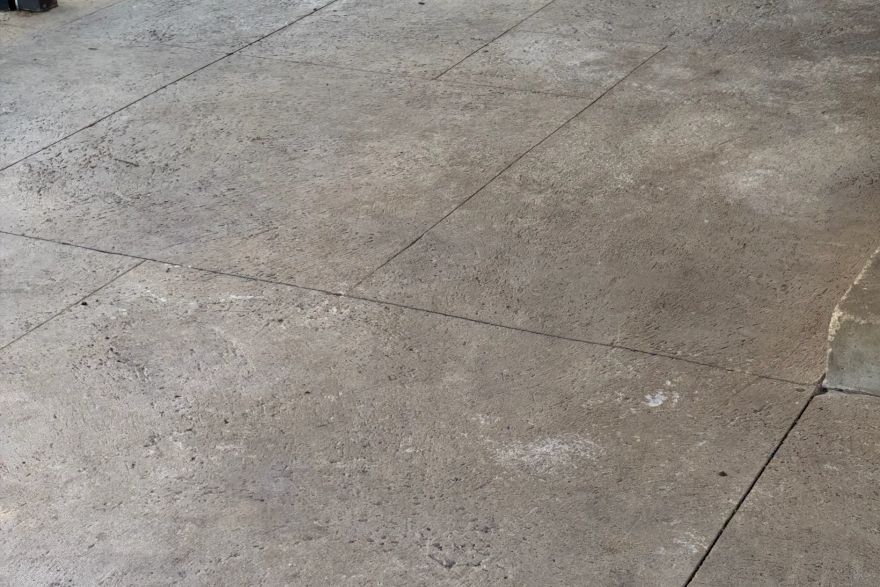 Before and after cleaning on liquid limestone: before