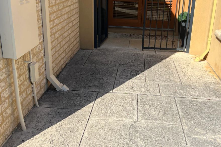 Before and after cleaning on liquid limestone: before