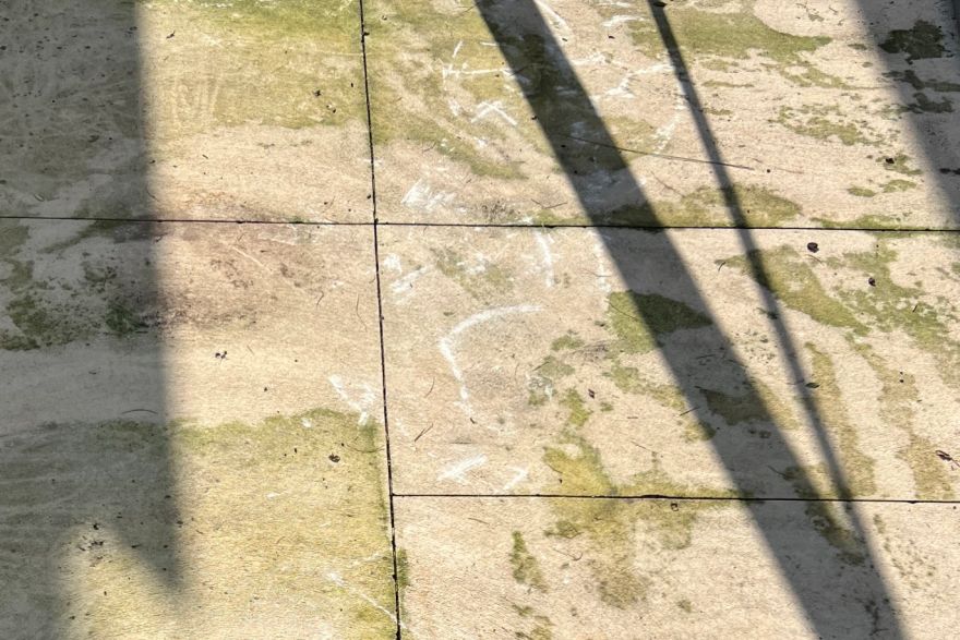 Before and after cleaning on liquid limestone: before