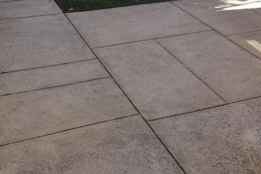 Before and after cleaning on liquid limestone · Patio / alfresco: before