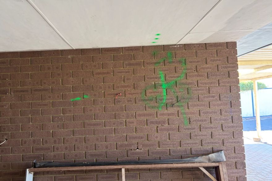 Before and after graffiti: before